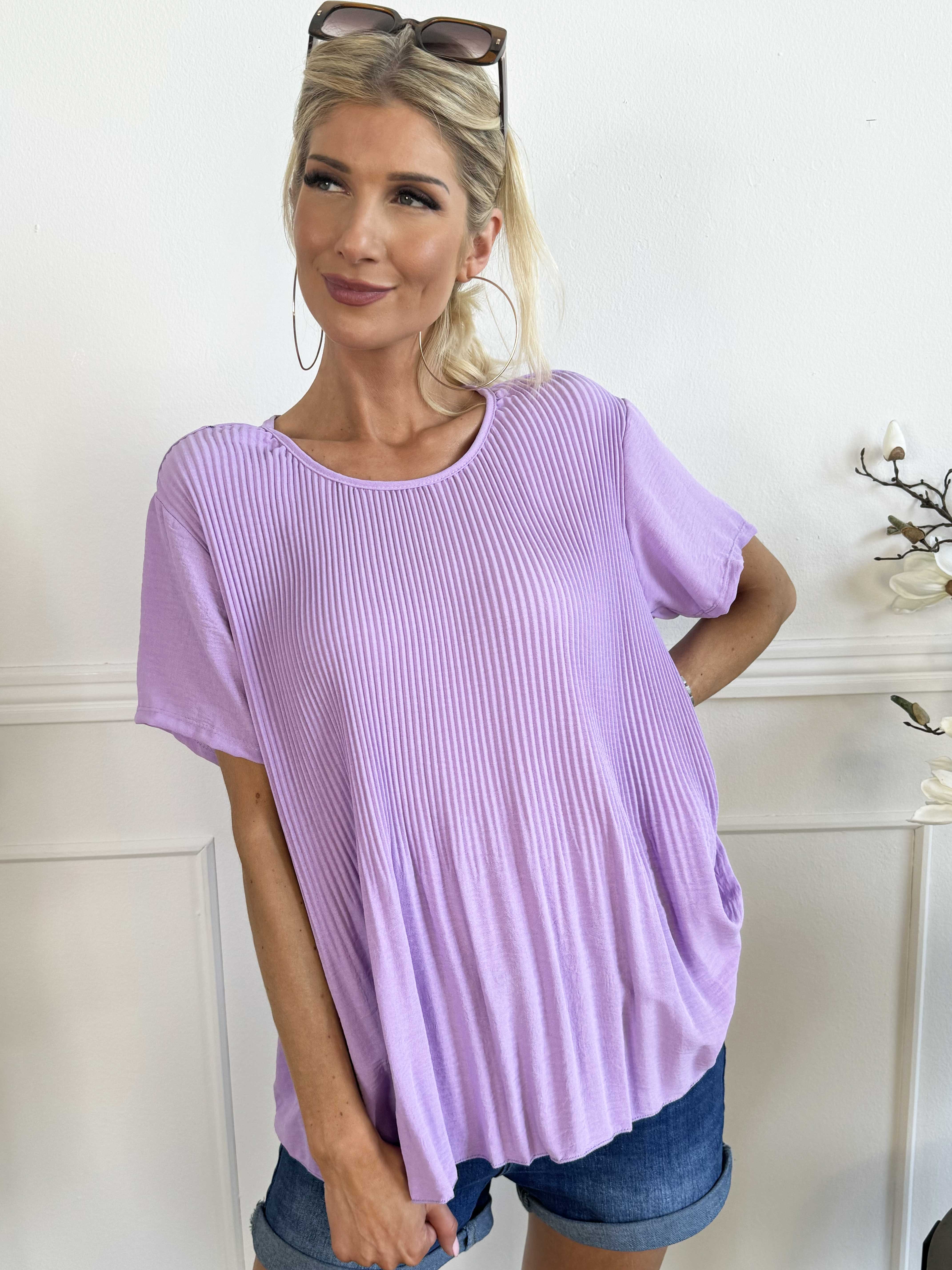 Camilia - Söt plisserad blus med liten ärm